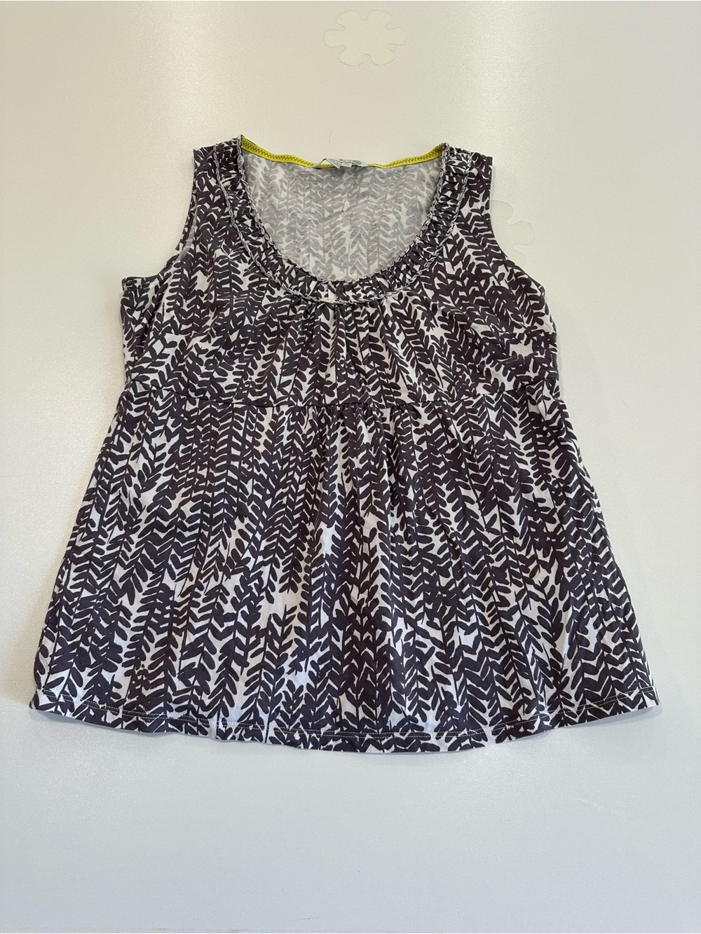 Boden Plated Blouse Leaf Pattern Round Neckline Size US 10 Color White & Gray